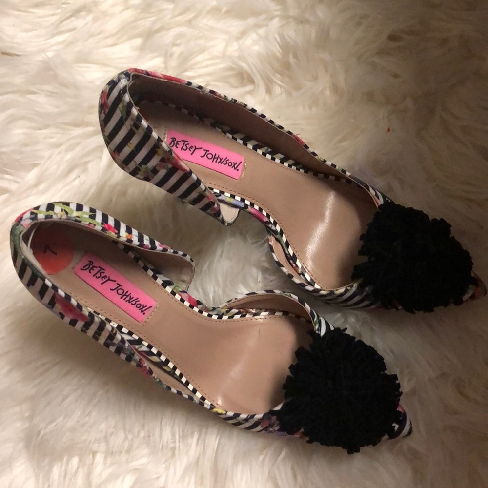 Betsey Johnson pump with pom-pom